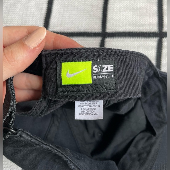 NIKE AIR Black Cap - Picture 3 of 3